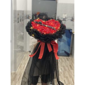 BÓ HOA SÁP 30-40 BÔNG HÌNH TRÁI TIM BẰNG VẢI VOAN CAO CẤP SANG CHẢNH MLEM XỈU THEO YÊU CẦU TẶNG ĐÈN LED