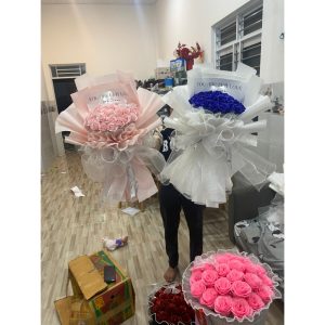 BÓ HOA SÁP 30 BÔNG HÀN QUỐC XẾP TRÁI TIM GÓI GIẤY XỊN KHÔNG NHĂN GÓI THEO YÊU CẦU GIÁ RẺ- TẶNG kep tóc