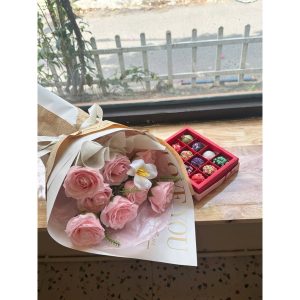 Combo Bó Hoa Sáp Hồng Pastel + Hộp Socola 9 Viên – Quà Tặng Valentine, Sinh Nhật Người Yêu