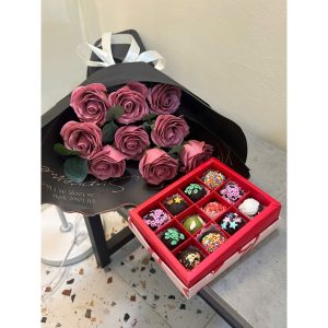 Combo Hoa Sáp Hồng Dusty 12 Bông + Hộp Socola 9 Viên – Quà Tặng Valentine Cao Cấp