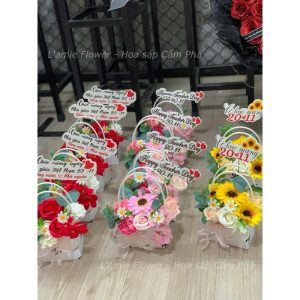 Giỏ hoa sáp mini 20-10 ( có thể đổi baner 20/11 , 8/3 , ...vv)