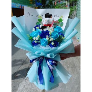 [Quà tặng] Bó hoa sáp thơm kèm gấu tốt nghiệp (gấu bông)- Quà tặng tốt nghiệp xinh xắn, sang trọng.