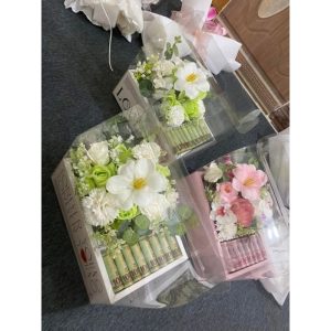 set hộp quà cắm sẵn hoa sáp+khay ống đựng tiên