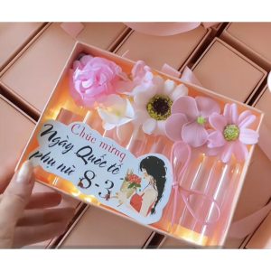(tặng đèn+ thiệp)hộp vuông sẵn hoa+ 1khay 8 ống đựng xiền ( kích thước hộp 17cm×12cmx6cm)